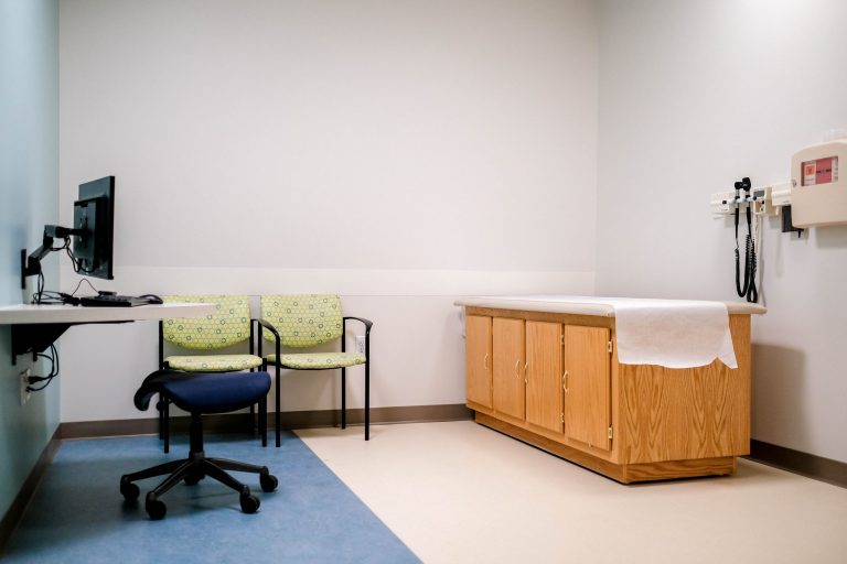 Neurosurgery clinic room