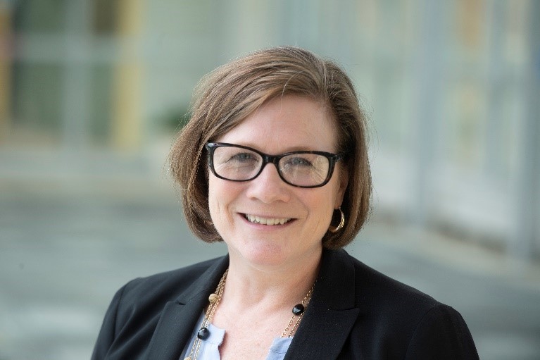 Becky Woitalewicz headshot