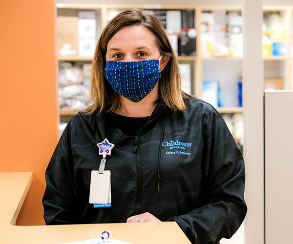 Children's Minnesota employee wearing a mask