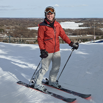 Jordyn skiing