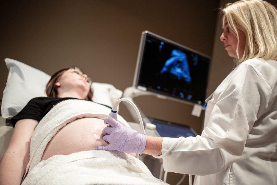 Pregnant person getting a fetal echo
