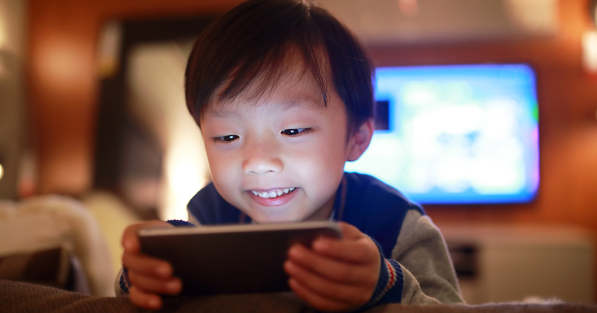 What can too much screen time do to kids? Impact and recommendations