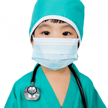 child dressed as a surgeon for Halloween