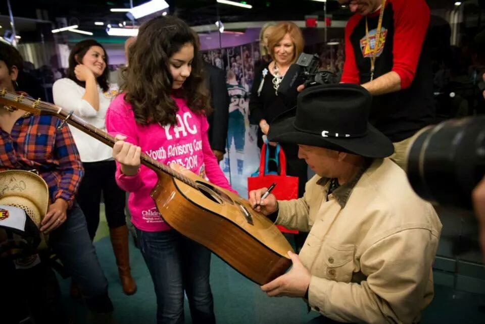 Yesica meeting Garth Brooks at The Child Zone at the Children's Minnesota St. Paul hospital.